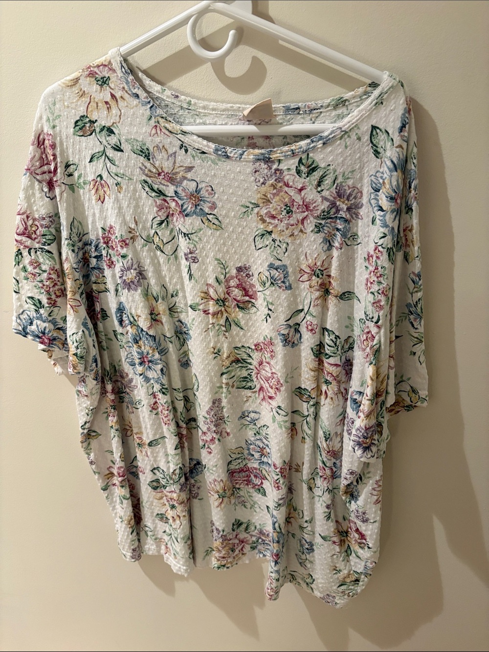 Basic Editions White Floral Short Sleeve Tee